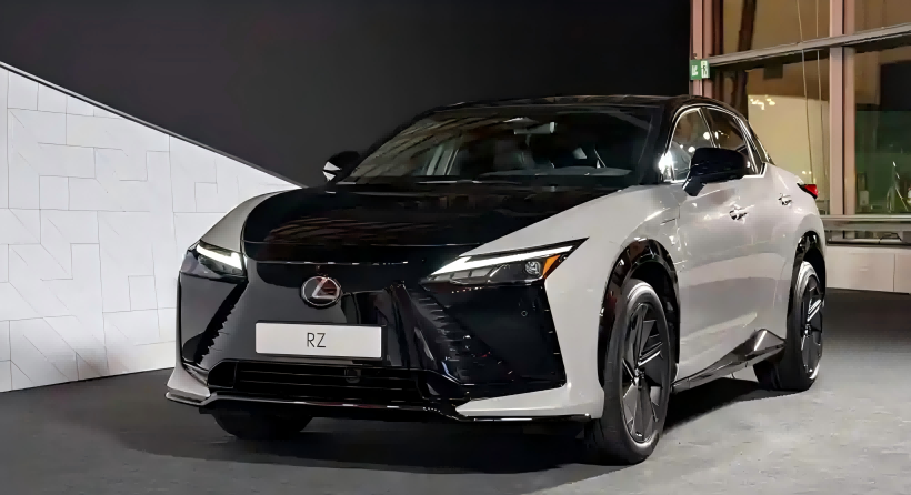 Lexus avdekker offisielle bilder av det nye RZ med et redesignet ratt og styring av ledningssystem